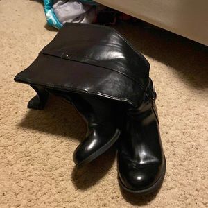 Black horse riding boots